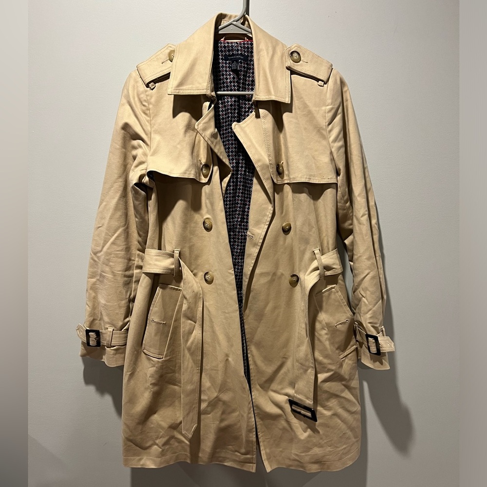 Tommy Hilfiger women’s fitted khaki trenchcoat medium
